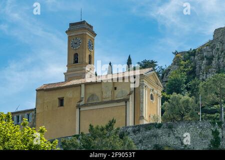 Kirche Unsere Liebe Frau von Himmelfahrt wurde von einem italienischen Architekten Spinelli zwischen 1764 und 1778 in Eze gebaut. Eze ist ein kleines altes Dorf in Alpes-Maritimes d Stockfoto