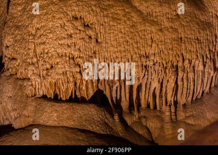 Atemberaubende Formationen tief unter der Erde im Carlsbad Caverns National Park, New Mexico, USA Stockfoto