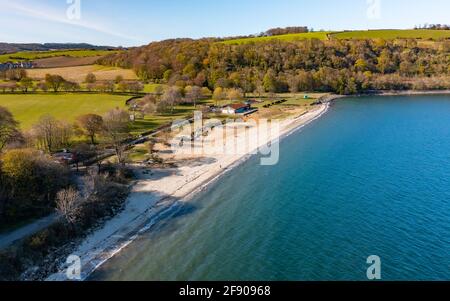 Luftaufnahme von der Drohne des Silversands Beach in Aberdour, Fife, Schottland, Großbritannien Stockfoto