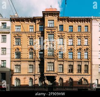 Riga, Lettland. Fassade des alten Jugendstilgebäudes in der Alexander Chaka Straße Stockfoto