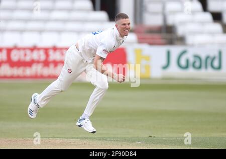 Chelmsford, Großbritannien. April 2021. CHELMSFORD ENGLAND - 15. APRIL: Durhams Brydon Carse während der LV Insurance County Championship Group 1 Tag einer von vier Tagen zwischen Essex CCC und Durham CCC auf dem Cloudfm County Ground am 15. April 2021 in Chelmsford, England Credit: Action Foto Sport/Alamy Live News Stockfoto