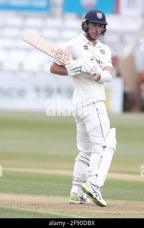 Chelmsford, Großbritannien. April 2021. CHELMSFORD ENGLAND - 15. APRIL: Durhams Wille Young während der LV Insurance County Championship Group 1 Tag einer von vier Tagen zwischen Essex CCC und Durham CCC auf dem Cloudfm County Ground am 15. April 2021 in Chelmsford, England Credit: Action Foto Sport/Alamy Live News Stockfoto