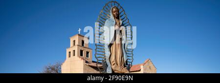 Statue der Muttergottes von Guadelupe, Kirche der Muttergottes von Guadelupe, Santa Fe, New Mexico, USA Stockfoto