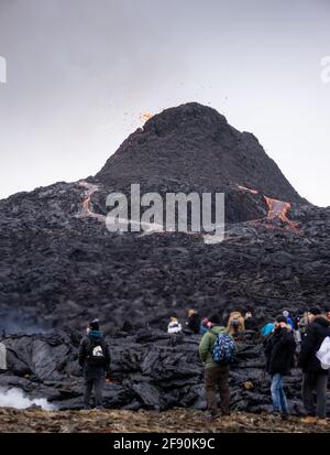 Der Vulkanausbruch 2021 im Mt Fagradalsfjall im Südwesten Islands. Der Ausbruch ereignete sich nur etwa 30 km von der Hauptstadt Reykjavík entfernt. Stockfoto