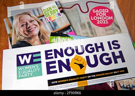 Politische Flugblätter zur Bürgermeisterwahl in London Frauengleichheitspartei, Kandidat der Grünen Partei von Sian Berry, Sadiq Khan Labor für den Bürgermeister von London im Vereinigten Königreich Ma Stockfoto