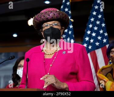 Washington, DC, USA. April 2021. 15. April 2021 - Washington, DC, USA: Die US-Vertreterin ALMA ADAMS (D-NC) spricht auf einer Pressekonferenz über den Paycheck Fairness Act. Quelle: Michael Brochstein/ZUMA Wire/Alamy Live News Stockfoto