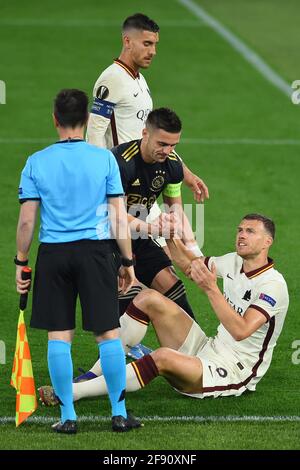 Rom, Latium. April 2021. Edin Dzeko von Roma bei der Rückkehr des Viertelfinales des Europa League Fußballspieles ALS Roma gegen Ajax im Olympiastadion in Rom, Italien, 15. April 2021. Fotografo01 Credit: Independent Photo Agency/Alamy Live News Stockfoto