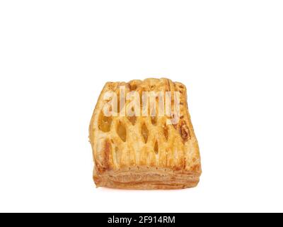 Ananas Pie, eine Nahaufnahme der hausgemachten knusprigen Ananas Blätterteig Bäckerei isoliert auf weißem Hintergrund. Stockfoto