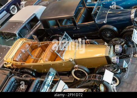 Ein Springfield Rolls Royce Silver Ghost Pall Mall Tourer, der einst S. Prestley Blake gehörte, ist im Elliott Museum in Stuart, Florida, ausgestellt. Stockfoto