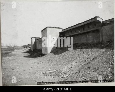 Italien. Befestigungselemente am Tagliamento in Casarsa 10.3.18. . Stockfoto