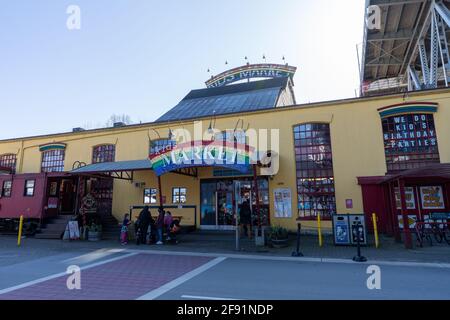 Außenansicht des Granville Island Kids Market. Stockfoto