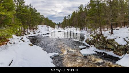 Queen Elizabeth Conservation Area Victoria Falls Black River Washago Ontario Kanada im Winter Stockfoto