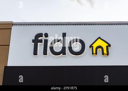 Ottawa, Kanada - 10. April 2021: Fido Store Facade, kanadischer Mobilfunkanbieter Stockfoto