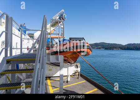 BC Ferries, das Rettungsboot auf dem Fährendeck. Stockfoto