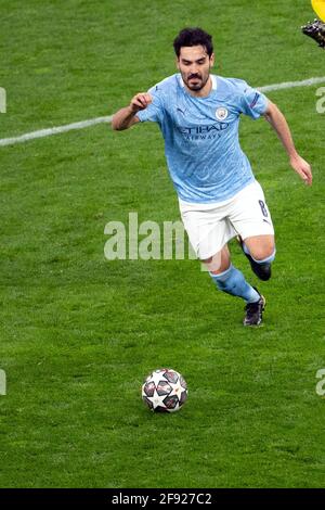 Dortmund, Deutschland. April 2021. Fußball: Champions League, Borussia Dortmund - Manchester City, K.O.-Runde, Viertelfinale, Zweitligist im Signal-Iduna-Park. Ilkay Gündogan von Manchester City spielt den Ball. Quelle: Federico Gambarini/dpa/Alamy Live News Stockfoto