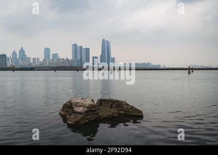 Landschaft des Jinji-Sees in einer trüben Umgebung in Suzhou, China Stockfoto