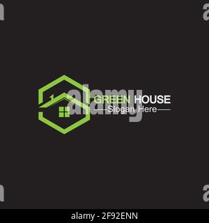 Green House Logo.Real Estate Logo Ideen Konzept für Öko-Haus Isolierter schwarzer Hintergrund Stock Vektor