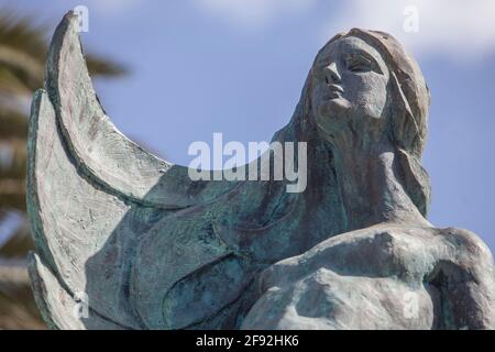 Villanueva de la Serena, Spanien - 4. April 2021: Skulptur der Meerjungfrau von Villanueva de la Serena, Badajoz, Spanien. Modelliert von Perfecto Corchado. Dies Ist Mein Stockfoto