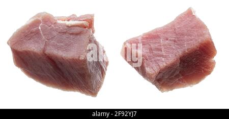 Rohe, saftige und frische Stücke (würfelförmig) aus Schweinefilet. Isoliert auf weißem Hintergrund. Stockfoto