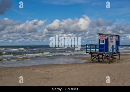 Rettungsturm an der Ostsee. Stockfoto