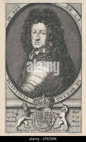 Wilhelm III., Prinz von Orania, König von England als König: Brustbild, Hälfte links, Körperseite von links; in Harnic, mit allon Perücke, oberem Kragen, ferrand um die entfernte rechte Schulter; in getrimmter ovaler Umrahmung mit franz. Verkoster; auf dem Podium an Bord, an dessen Vorderseite das gekrönte Wappen, umgeben von Devisenband des Hosenbandordens, Wappenhalter Löwe und Einhorn; auf beiden Seiten und bekam seinen Franz. Lebensdaten und Leben. Kupferstich, ohne Bezeichnung. Stockfoto