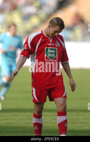 München, Deutschland. April 2005. SN 0304 1860 K 013.jpg TSV München 1860-1.FC KÖLN 0-0 Lukas PODOLSKI, Köln, enttäuschter Fußball, 2. Bundesliga, Spieltage27, Liga2.03.4.2005, Nutzung weltweit Credit: dpa/Alamy Live News Stockfoto