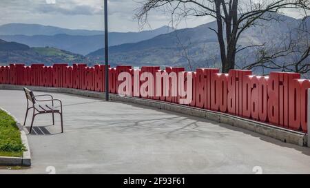 Bilbao, Spanien - 2. April 2021: Blick über die Stadt Bilbao vom Mirador de Artxanda Stockfoto