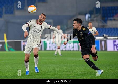 Borja Mayoral von AS Roma und Lisandro Martinez von AFC Ajax wurde während des UEFA Europa League Quarters in Aktion gesehen Finale/LM Stockfoto