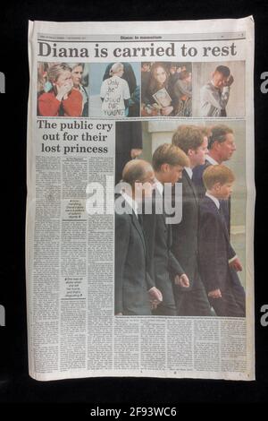 Innenseite der Sunday Times Zeitung nach der Beerdigung von Diana, Prinzessin von Wales, 6. September 1997 (Papier vom 7. September 1997). Stockfoto