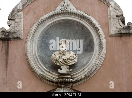 Das architektonische Detail aus dem Ehrenhof im Schloss Von Angel in Rom Stockfoto