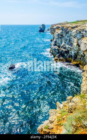 Blick auf die Kamen bryag Klippen, die über dem Schwarzen stehen Meer in Bulgarien Stockfoto