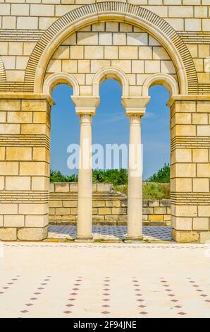 Detail der Ruine der Kathedrale in Pliska, der ersten bulgarischen Hauptstadt. Stockfoto