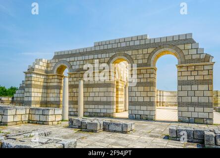 Detail der Ruine der Kathedrale in Pliska, der ersten bulgarischen Hauptstadt. Stockfoto