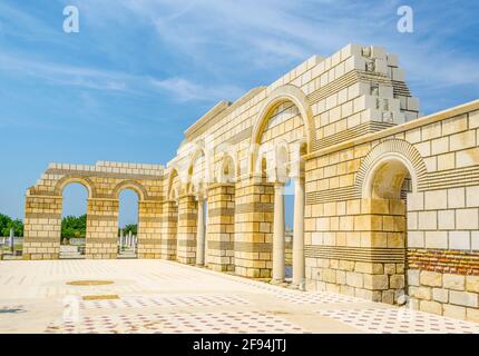 Detail der Ruine der Kathedrale in Pliska, der ersten bulgarischen Hauptstadt. Stockfoto