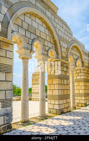 Detail der Ruine der Kathedrale in Pliska, der ersten bulgarischen Hauptstadt. Stockfoto