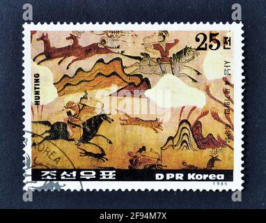 Abgesagte Briefmarke gedruckt von Nordkorea, die Jagd zeigt, um 1985. Stockfoto