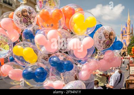 Orlando, Florida. 21. September 2020. Draufsicht auf den farbenfrohen Disney-Ballon in Magic Kingdom (214) Stockfoto