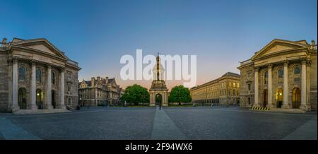 Campanile innerhalb des Trinity College Campus in Dublin, Irland Stockfoto