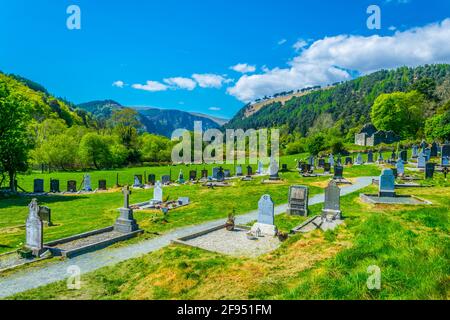 Ein alter Friedhof in Glendalough Settlement, Irland Stockfoto