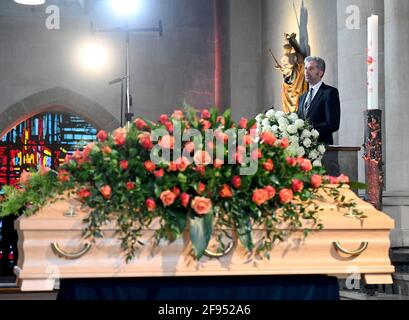 Baden-Württemberg, Tübingen. 16. April 2021: Boris Palmer (Bündnis 90/die Grünen), Oberbürgermeister von Tübingen, spricht beim Trauerdienst für den Theologen Hans Küng in der Kirche St. Johannes. Hans Küng starb am 6. April im Alter von 93 Jahren. Foto: Bernd Weissbrod/dpa-Pool/dpa Quelle: dpa picture Alliance/Alamy Live News Stockfoto