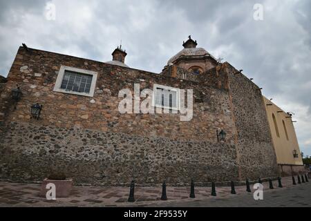 Malerische Außenansicht des ehemaligen Convento und Templo de San Agustín in Santiago de Querétaro Mexiko Stockfoto