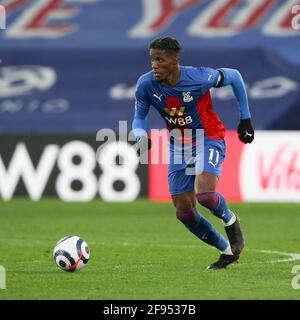 London, Großbritannien. April 2021. Wilfried Zaha von Crystal Palace in Aktion während des Premier League-Spiels zwischen Crystal Palace und Chelsea im Selhurst Park, London, England am 10. April 2021. Foto von Ken Sparks. Nur zur redaktionellen Verwendung, Lizenz für kommerzielle Nutzung erforderlich. Keine Verwendung bei Wetten, Spielen oder Veröffentlichungen einzelner Clubs/Vereine/Spieler. Kredit: UK Sports Pics Ltd/Alamy Live Nachrichten Stockfoto