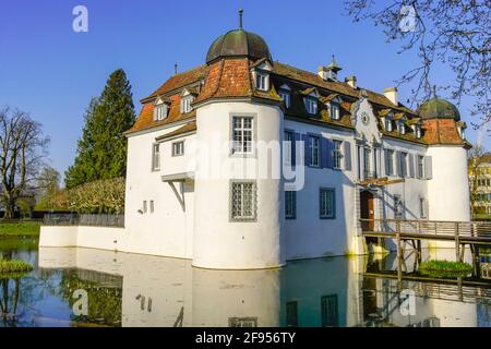 Wasserburg in Bottmingen, Gemeinde im Bezirk Arlesheim des Kantons Basel-Land, Schweiz. Stockfoto