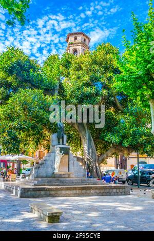 PALMA DE MALLORCA, SPANIEN, 18. MAI 2017: Statue von Antonio Maura in Palma de Mallorca, Spanien Stockfoto