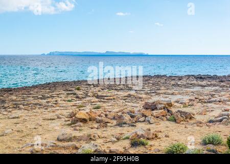 Zerklüftete Küste Mallorcas am Cap de Ses Salines Stockfoto