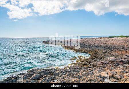 Zerklüftete Küste Mallorcas am Cap de Ses Salines Stockfoto