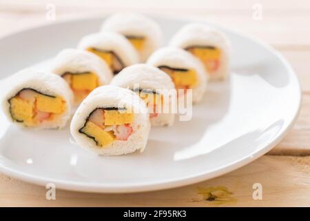 Sushi-Brötchen - Fusion Food Stockfoto