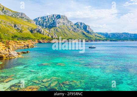 Zerklüftete Küste Mallorcas bei Cap Ferrutx Stockfoto