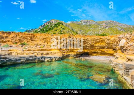 Zerklüftete Küste Mallorcas bei Cap Ferrutx Stockfoto