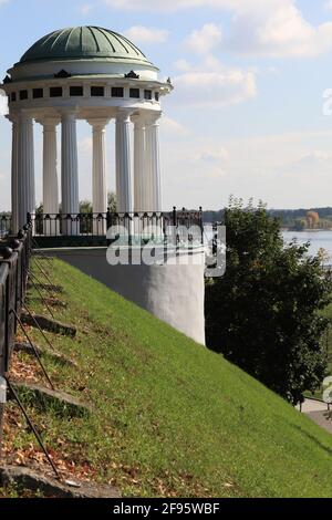 Pavillon am Ufer der Wolga in Jaroslawl, Russland Stockfoto